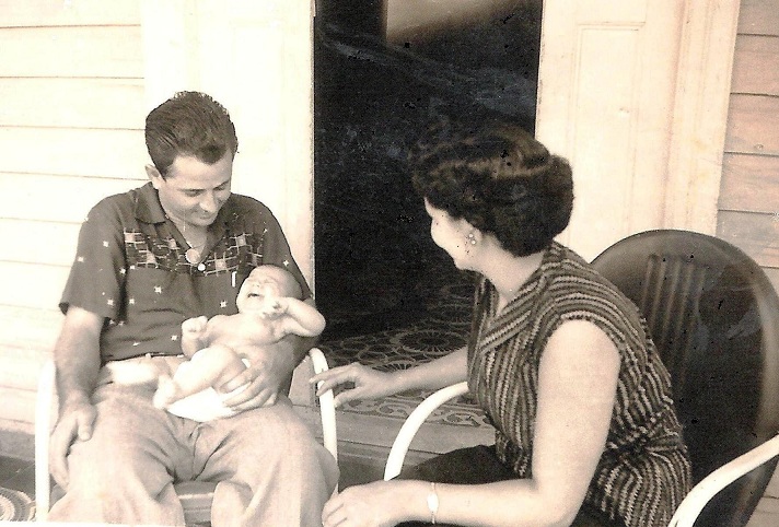 Con mis padres Lidia María y Orlando