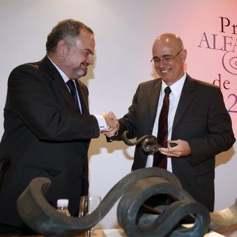 Ganador del XI Premio Internacional de Novela Alfaguara
